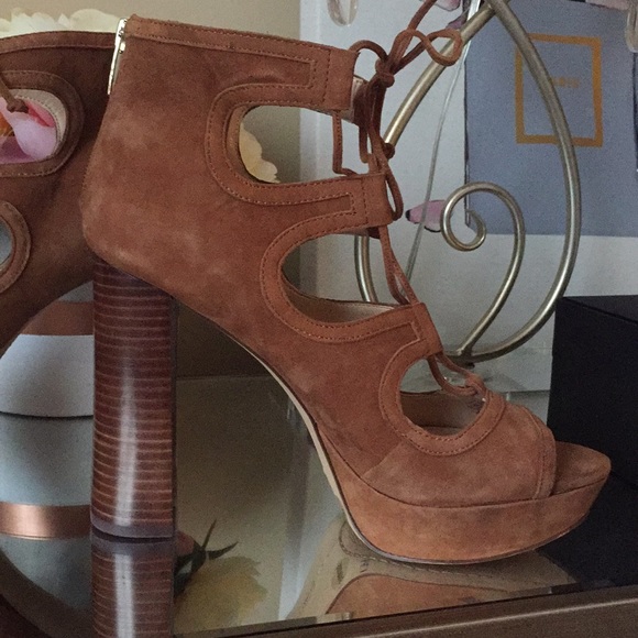VINCE CAMUTO Genuine Suede Heels - Picture 5 of 9